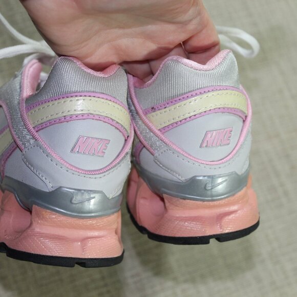 Nike Impax Size 7 Grey Pink and Yellow Athletic Shoes - LIKE NEW - Picture 5 of 6